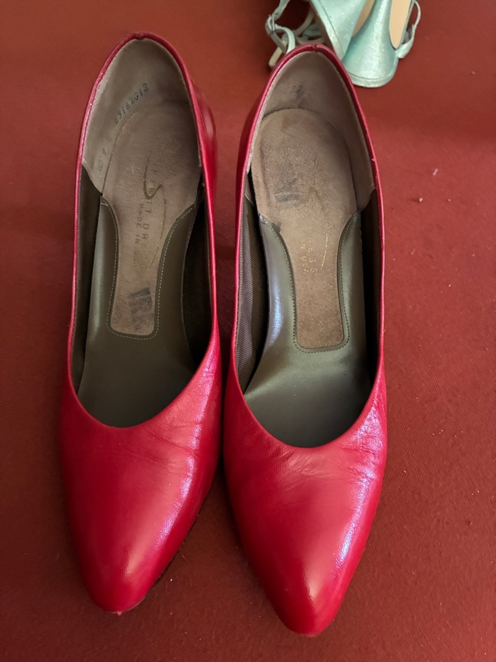 Easy Spirit Red Pointed-Toe Leather Pumps